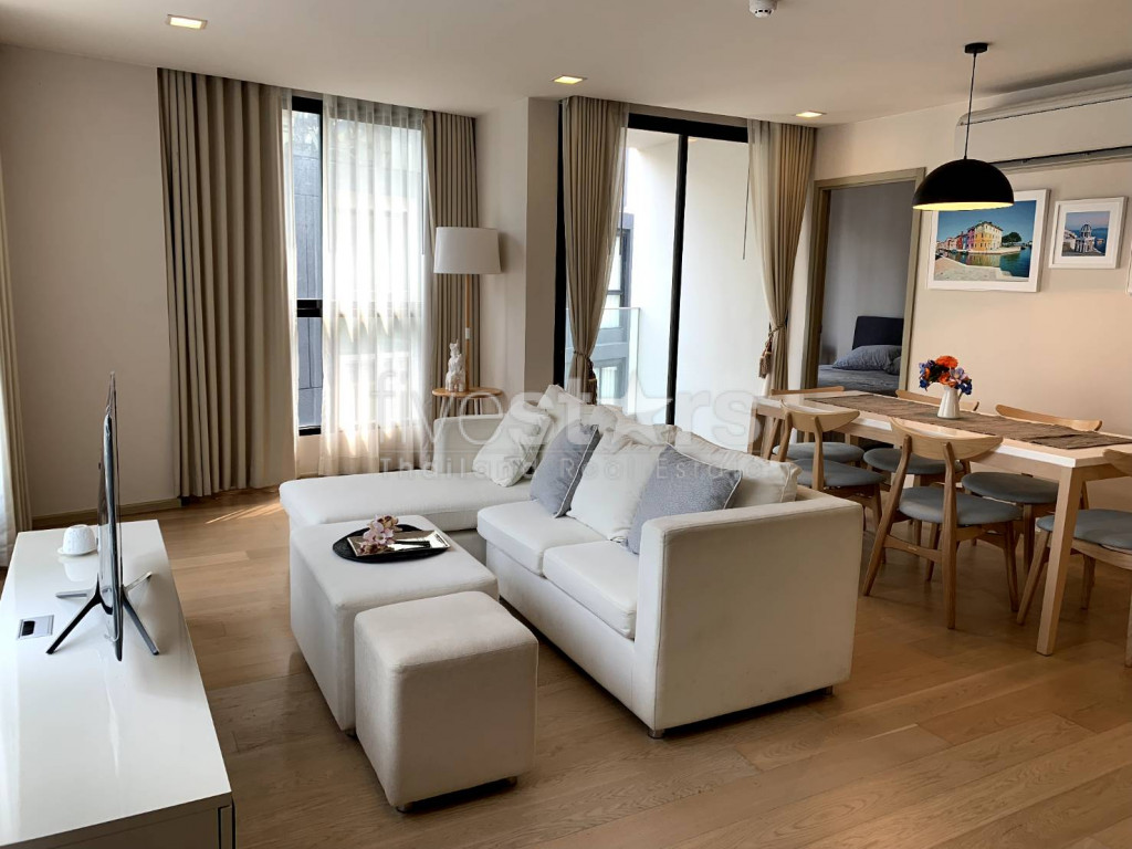 Condo de luxe et de faible hauteur de 3 chambres à louer sur Thong Lor