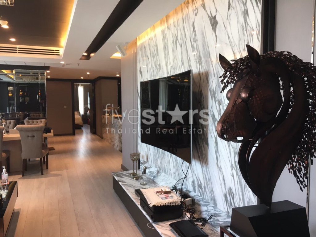 Luxury 3-Bedroom for sale on Phromphong, photo 2