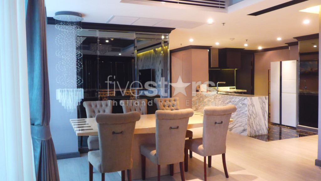 Luxury 3-Bedroom for sale on Phromphong, photo 3