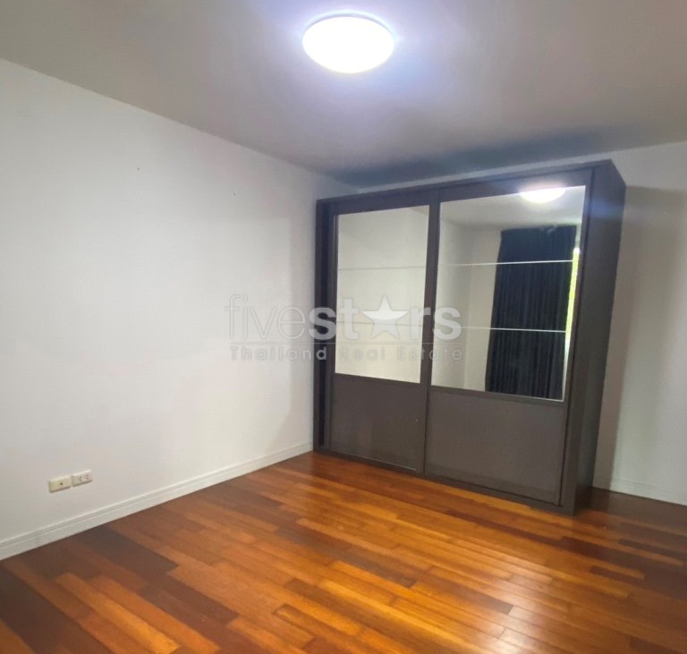 Condo de faible hauteur de 2 chambres à vendre sur Thong Lor, photo 6