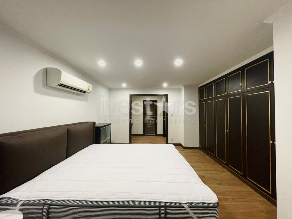 3-bedroom newly renovated condo for sale close to Phrom Phong BTS Station, photo 11
