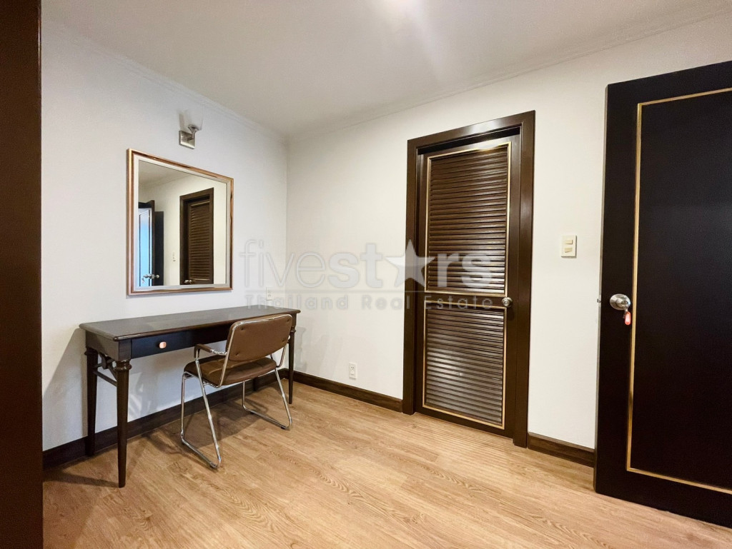 3-bedroom newly renovated condo for sale close to Phrom Phong BTS Station, photo 12