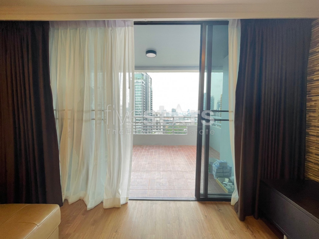 3-bedroom newly renovated condo for sale close to Phrom Phong BTS Station, photo 9