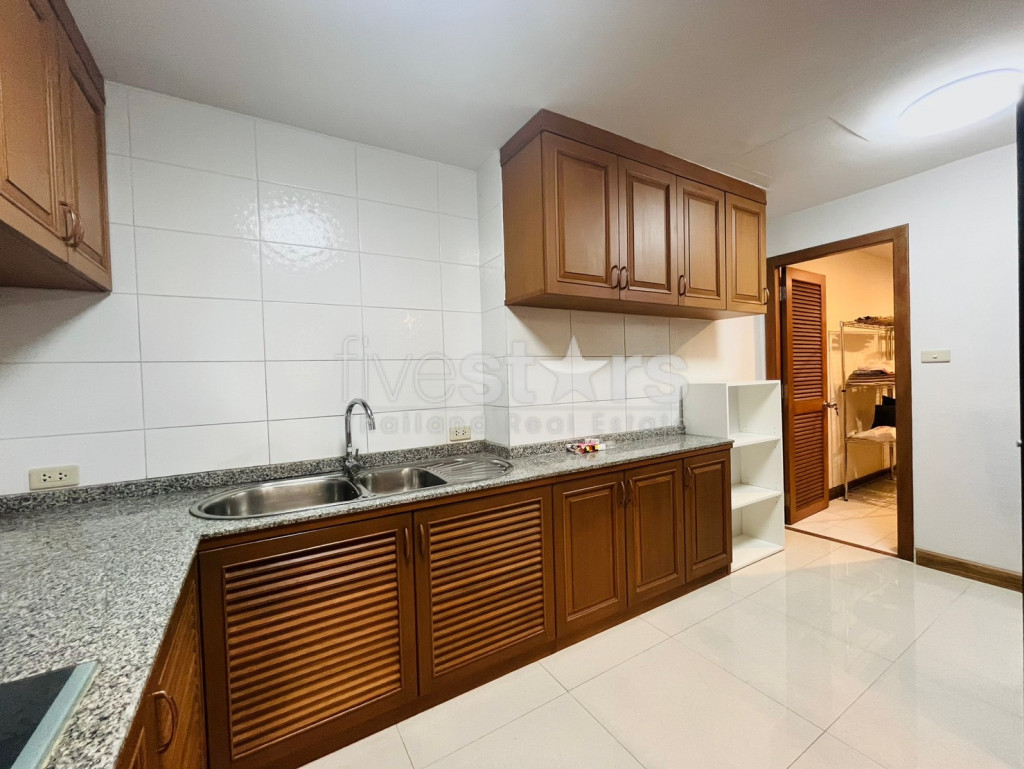 3-bedroom newly renovated condo for sale close to Phrom Phong BTS Station, photo 14