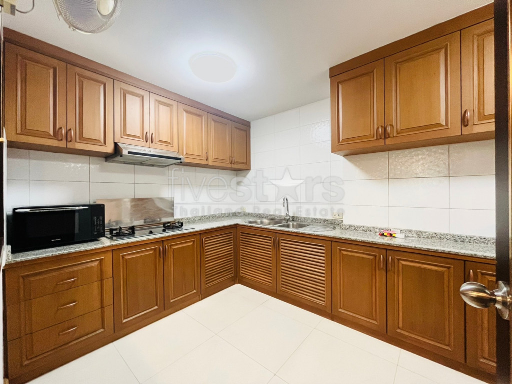 3-bedroom newly renovated condo for sale close to Phrom Phong BTS Station, photo 13