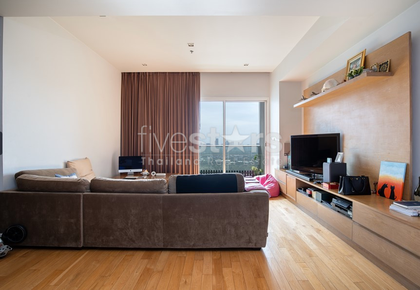Immense condo de 3 chambres à louer à Phrom Phong