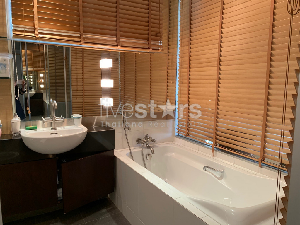 Un spacieux appartement de 2 chambres est disponible à la location à Thonglor., photo 9