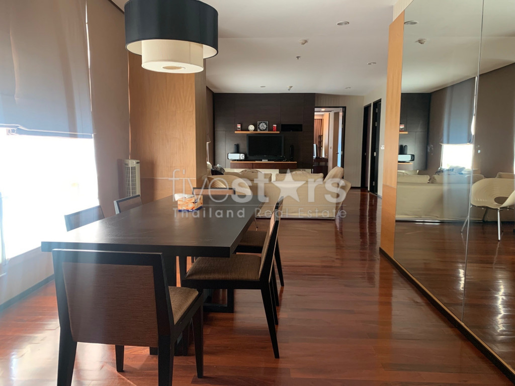 Un spacieux appartement de 2 chambres est disponible à la location à Thonglor., photo 3