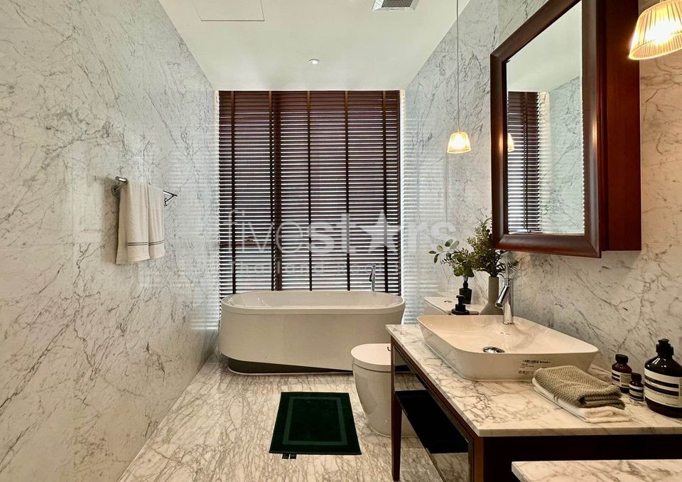 Un condominium contemporain de 2 chambres est disponible à la location à Thonglor., photo 8