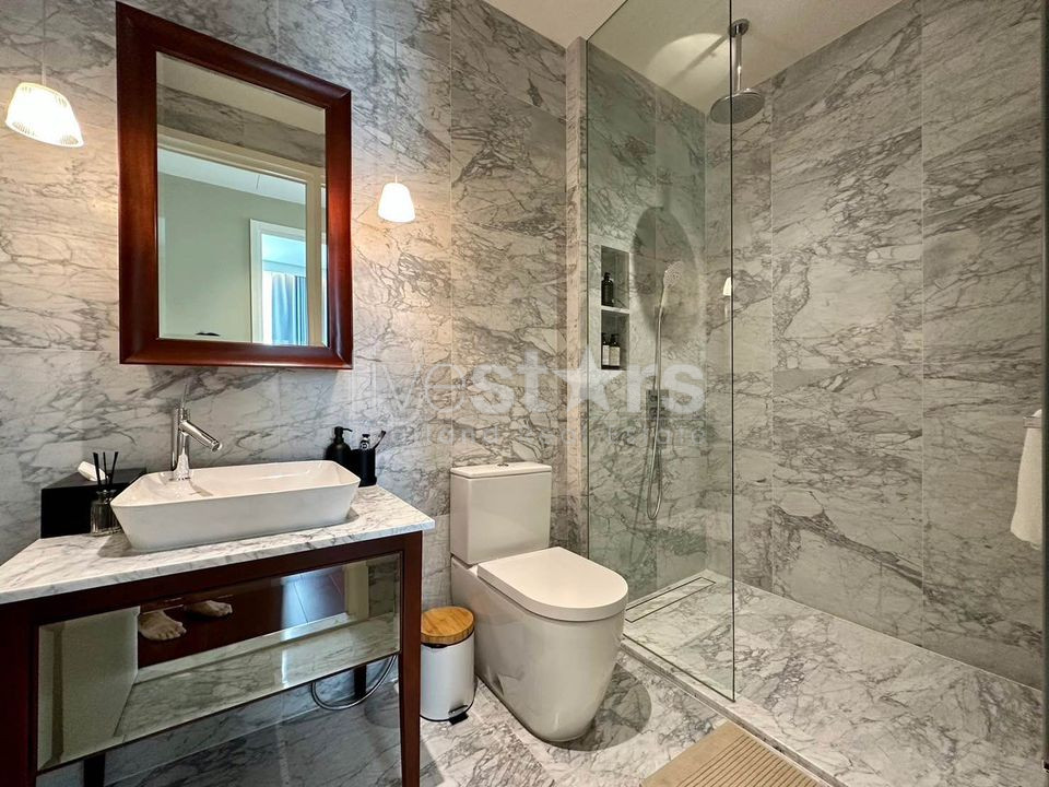 Un condominium contemporain de 2 chambres est disponible à la location à Thonglor., photo 9