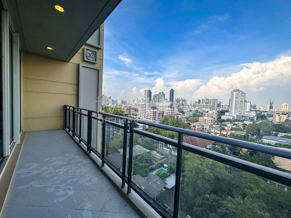 2-bedroom high-end condo for sale close to BTS Asoke, photo 2