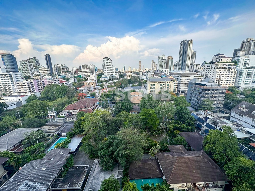2-bedroom high-end condo for sale close to BTS Asoke