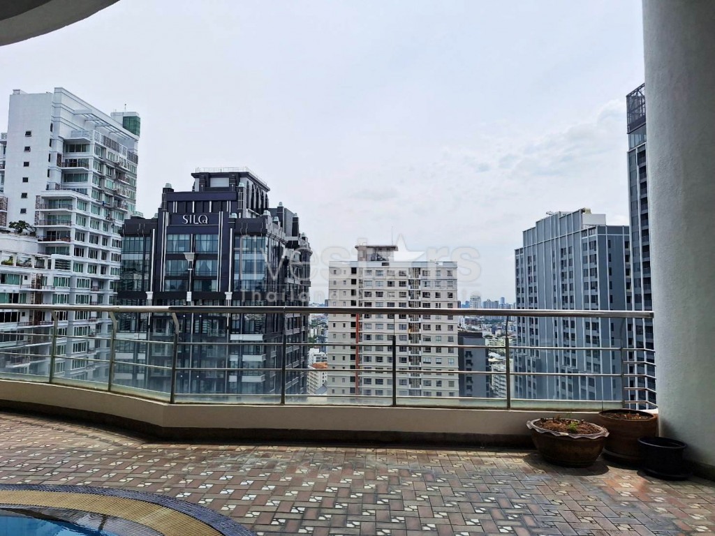 Condo de grande hauteur avec piscine privée de 3 chambres à louer à Phrom Phong, photo 3