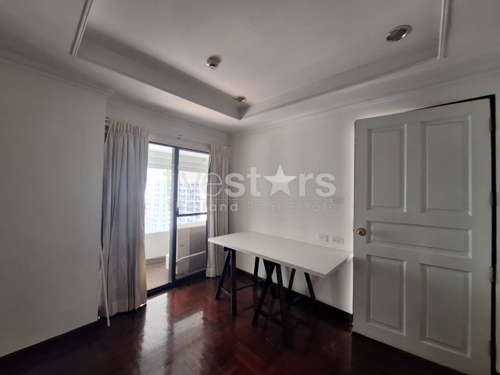 Condo de grande hauteur avec piscine privée de 3 chambres à louer à Phrom Phong, photo 9