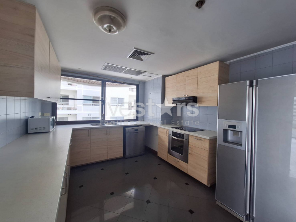 Condo de grande hauteur avec piscine privée de 3 chambres à louer à Phrom Phong, photo 13