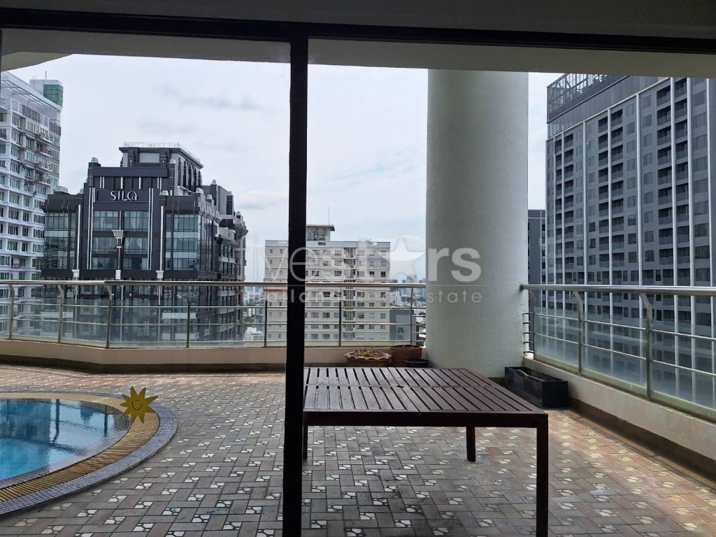 Condo de grande hauteur avec piscine privée de 3 chambres à louer à Phrom Phong, photo 14