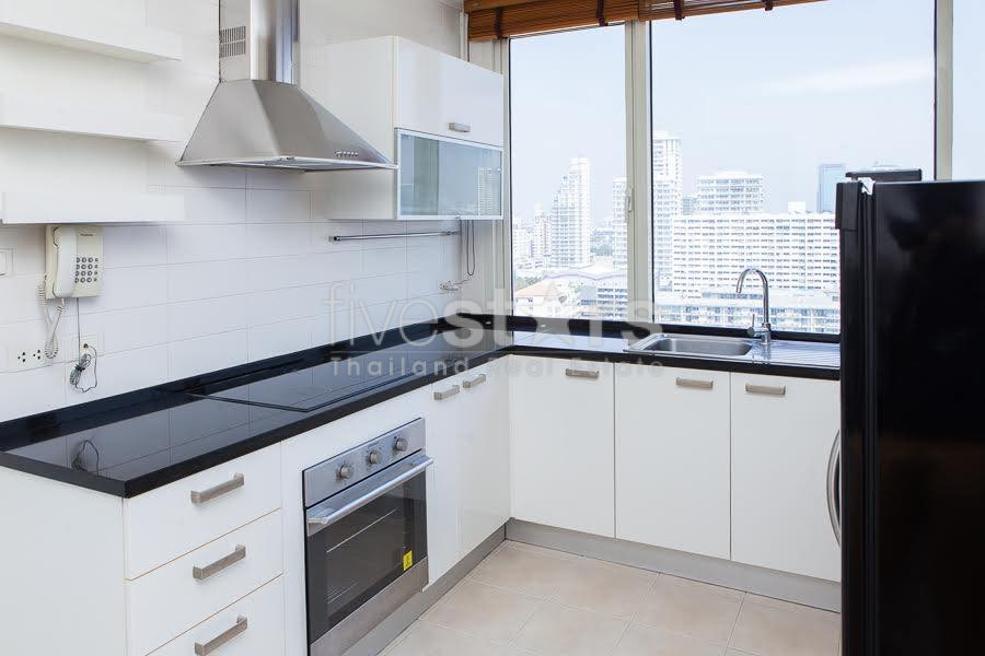 Une unité spacieuse de 3 chambres est disponible à la location sur Thonglor., photo 9