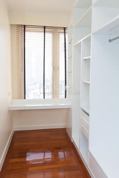 Une unité spacieuse de 3 chambres est disponible à la location sur Thonglor., photo 6
