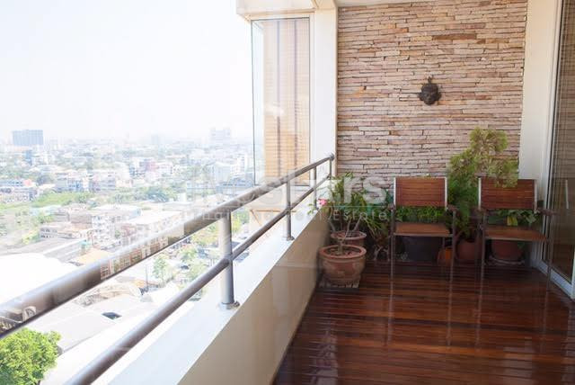 Une unité spacieuse de 3 chambres est disponible à la location sur Thonglor., photo 3