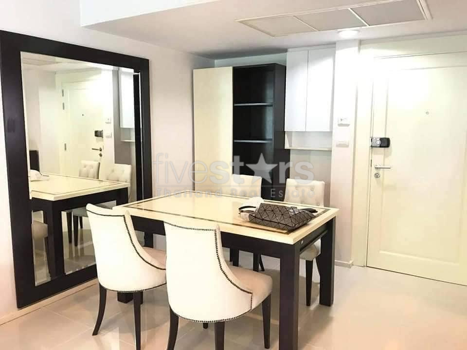 Condo de faible hauteur de 2 chambres à louer à Phrom Phong, photo 2