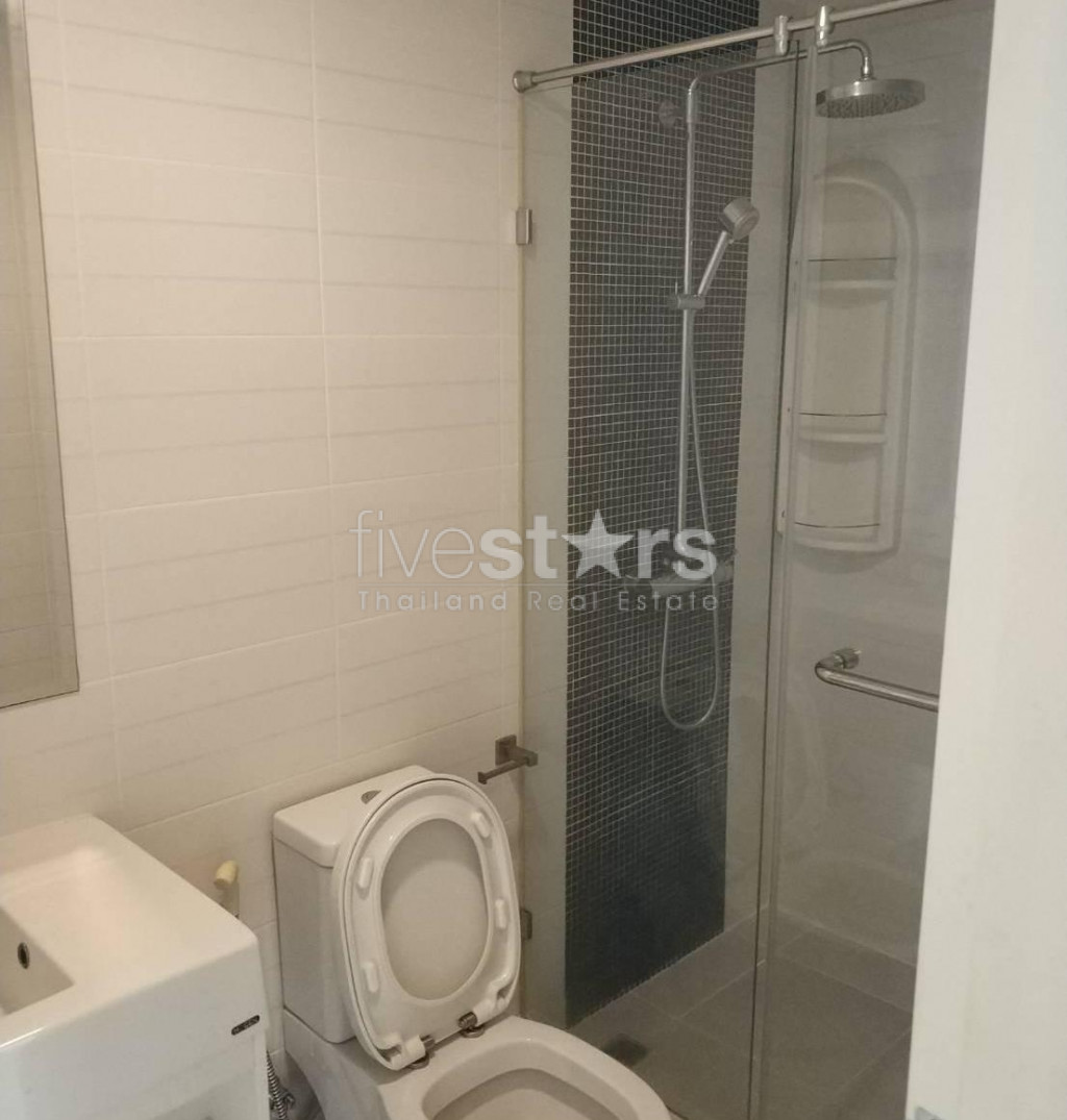 Condo de faible hauteur de 2 chambres à louer à Phrom Phong, photo 6