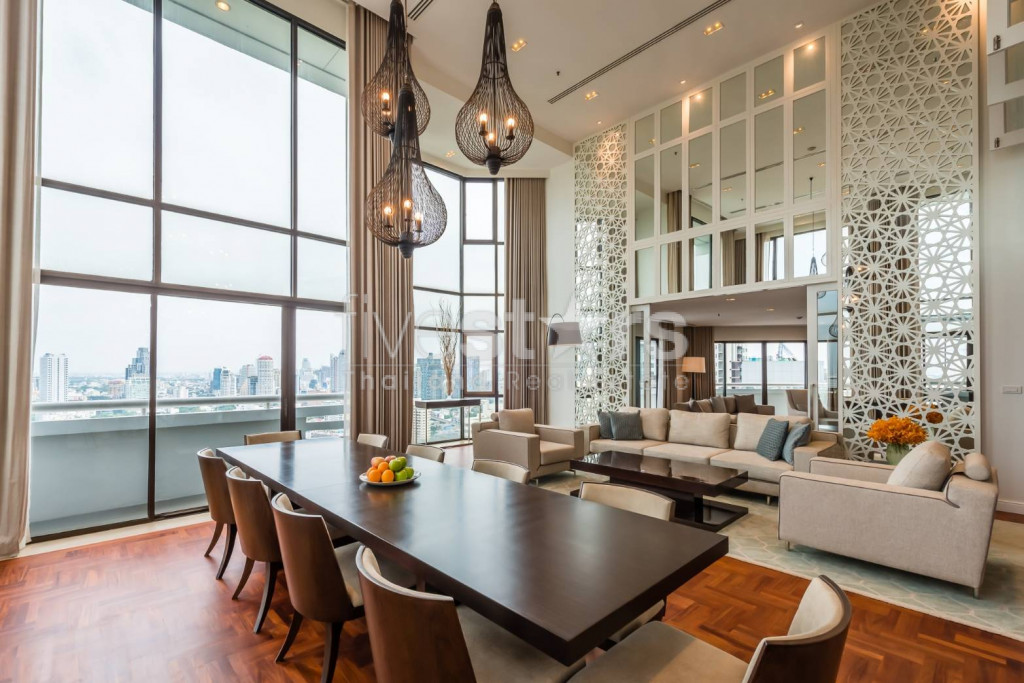 Penthouse en duplex de 4 chambres à louer à Phrom Phong
