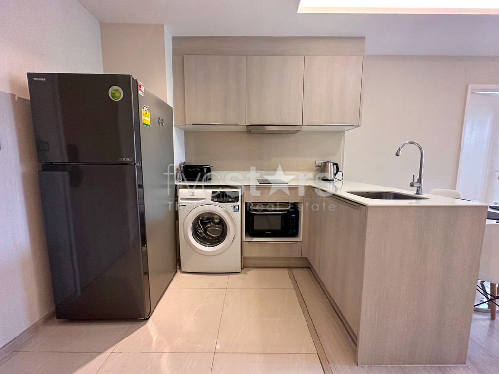 Appartement de 2 chambres moderne à vendre proche BTS Thonglor, photo 5