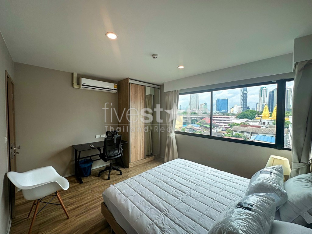 2-bedroom modern condo for sale close to BTS Surasak, photo 10
