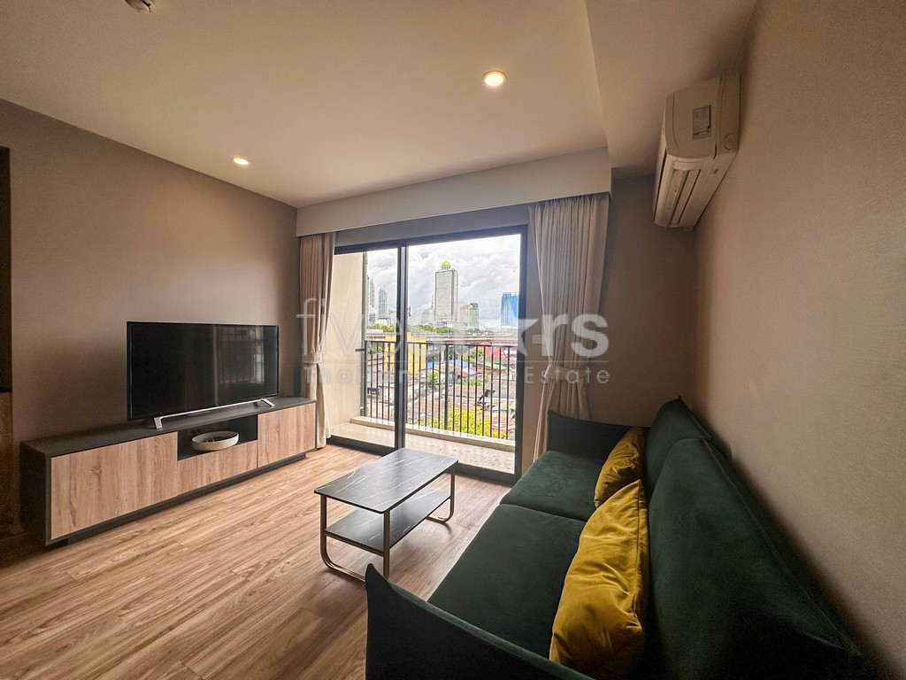 2-bedroom modern condo for sale close to BTS Surasak, photo 3