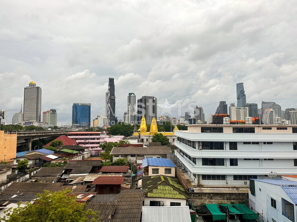 2-bedroom modern condo for sale close to BTS Surasak, photo 4