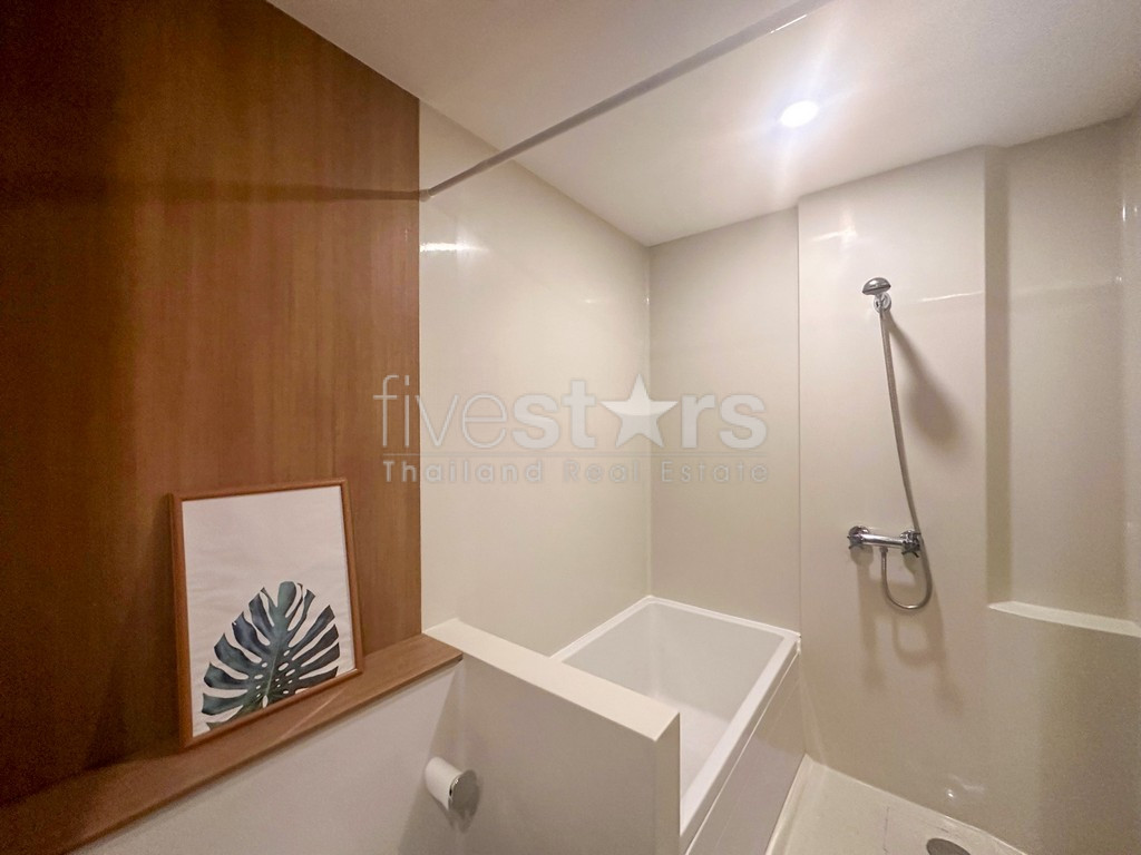 2-bedroom modern condo for sale close to BTS Surasak, photo 14