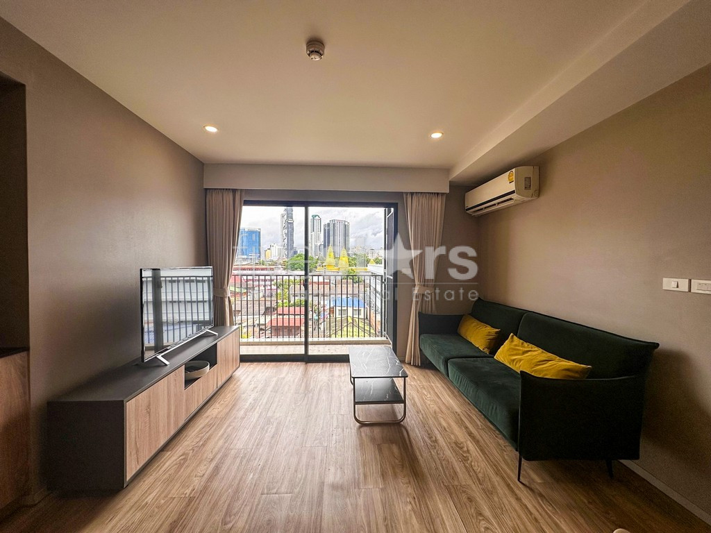 2-bedroom modern condo for sale close to BTS Surasak, photo 2