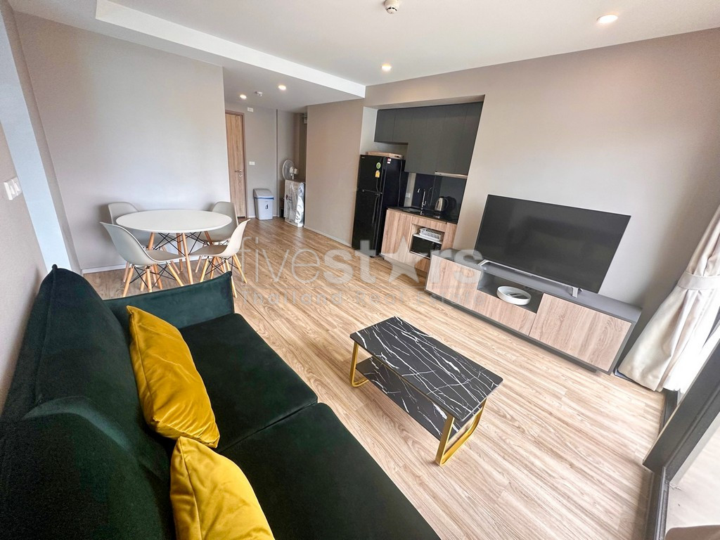 2-bedroom modern condo for sale close to BTS Surasak, photo 7