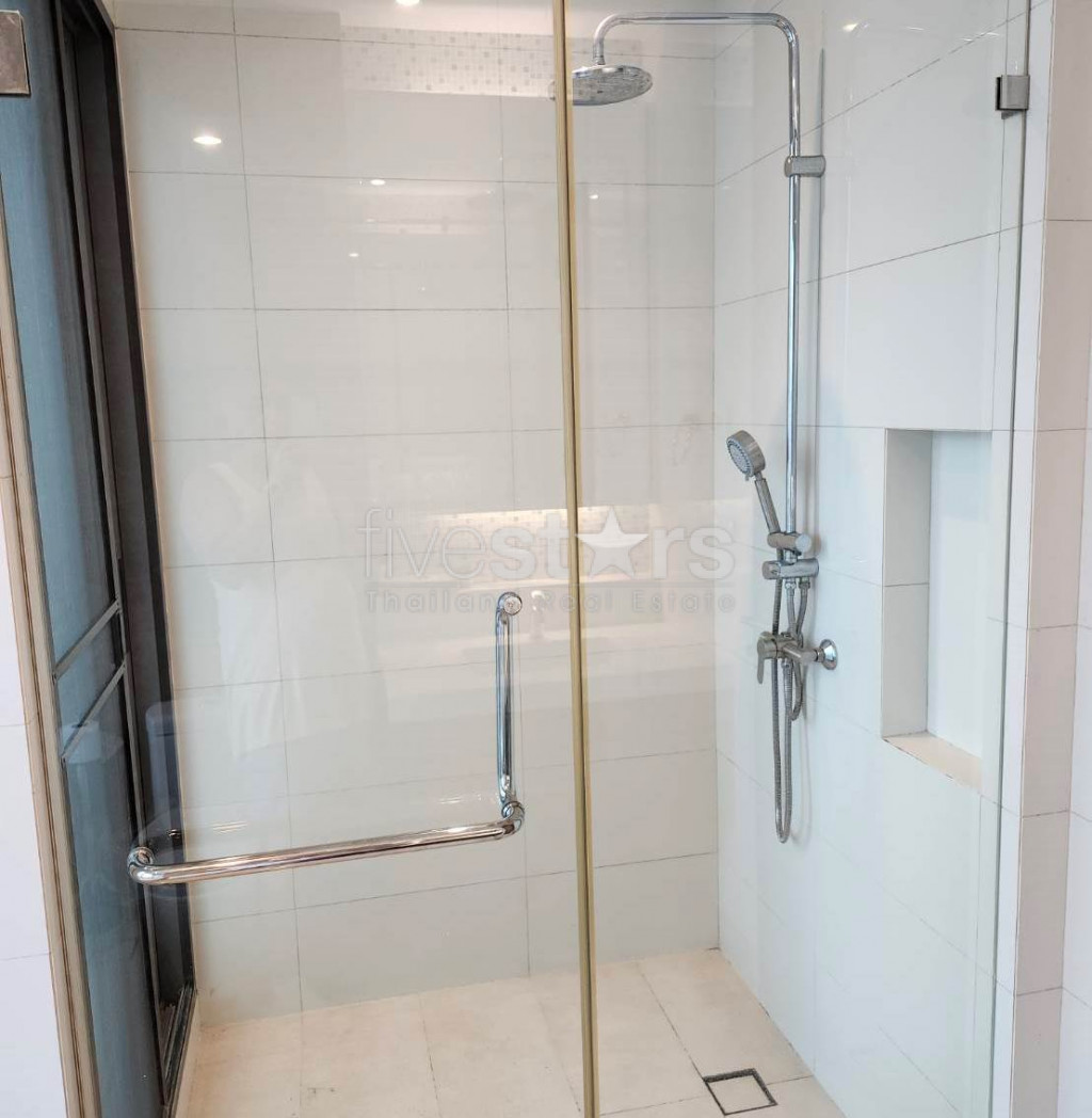 Condo spacieux de 2 chambres à louer sur Phrom Phong à Rama 4, photo 10