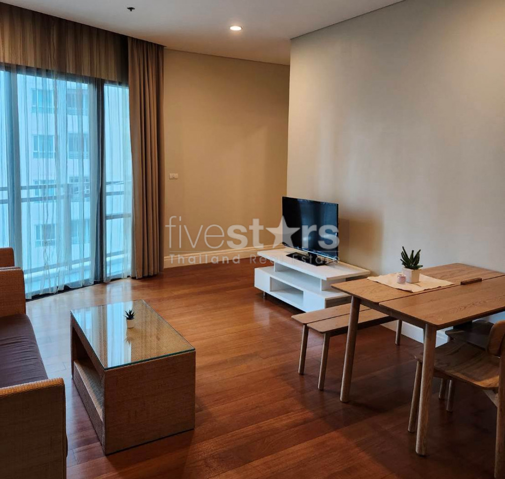 Condo spacieux de 2 chambres à louer sur Phrom Phong à Rama 4