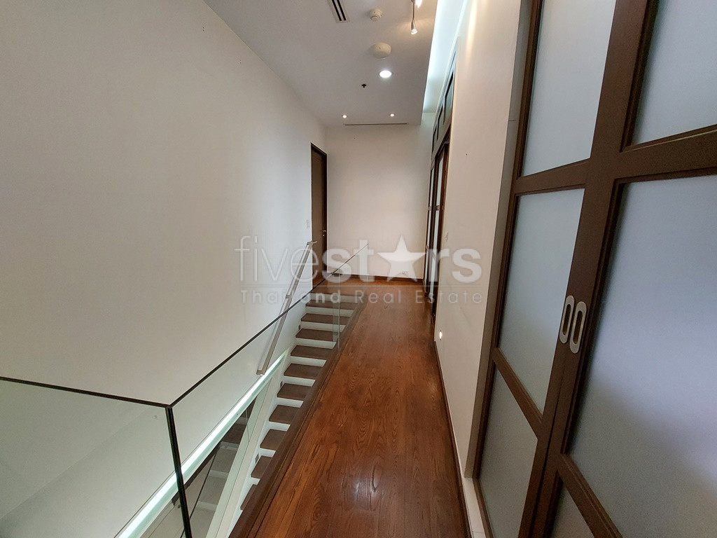Condo duplex de 3 chambres à vendre sur Thonglor, photo 2