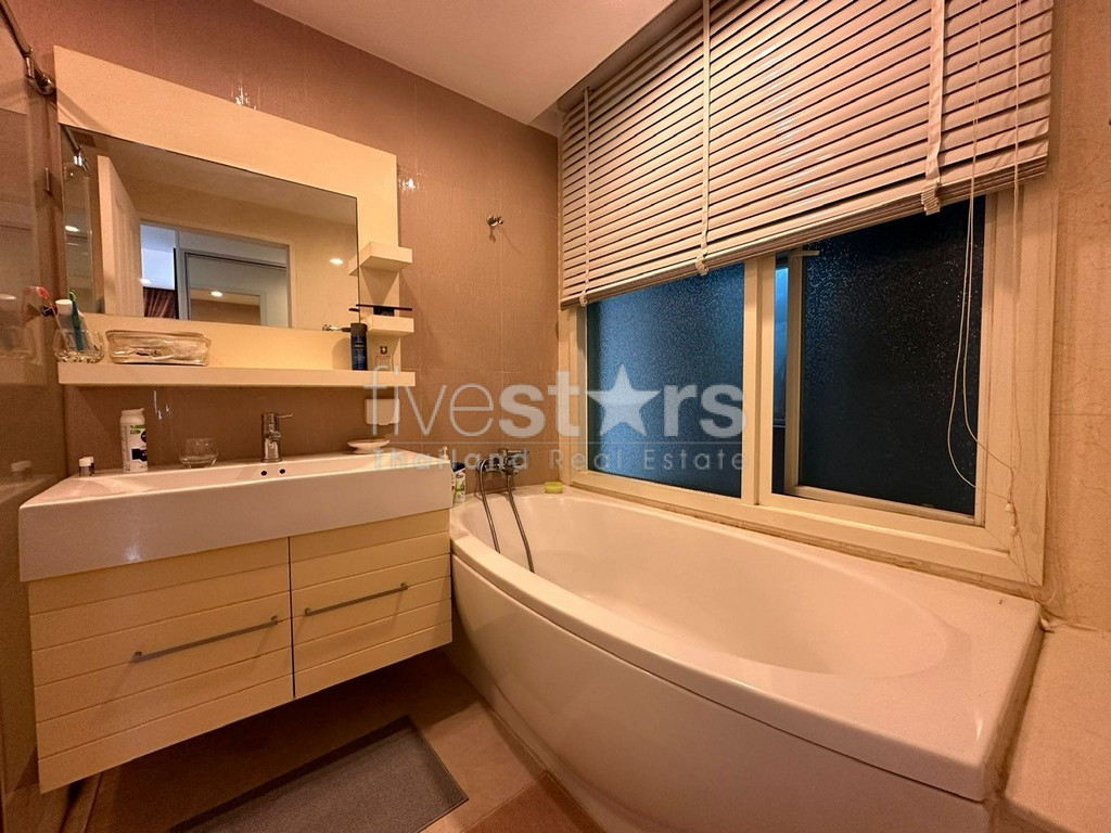 Appartement de 2 chambres spacieux à vendre quartier Phromphong, photo 18