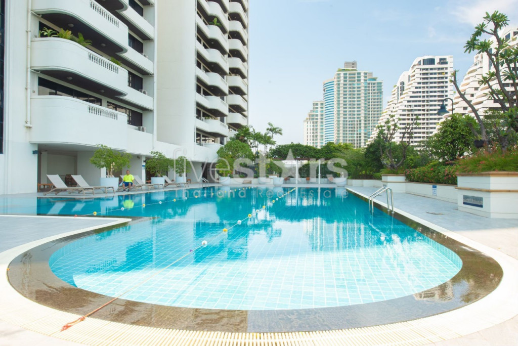 à Bangkok, grand appartement avec 4 chambres quartier Prompong, photo 15