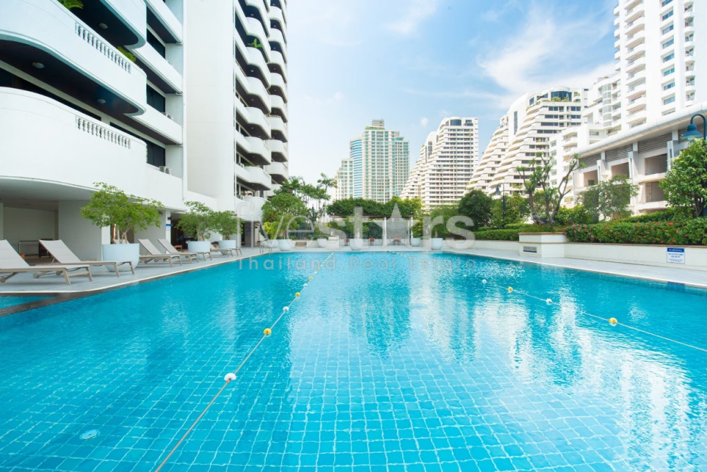 à Bangkok, grand appartement avec 4 chambres quartier Prompong, photo 14