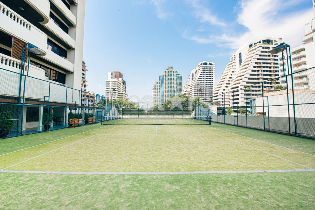 à Bangkok, grand appartement avec 4 chambres quartier Prompong, photo 16