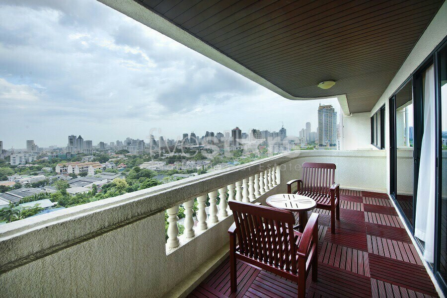 à Bangkok, grand appartement avec 4 chambres quartier Prompong, photo 4