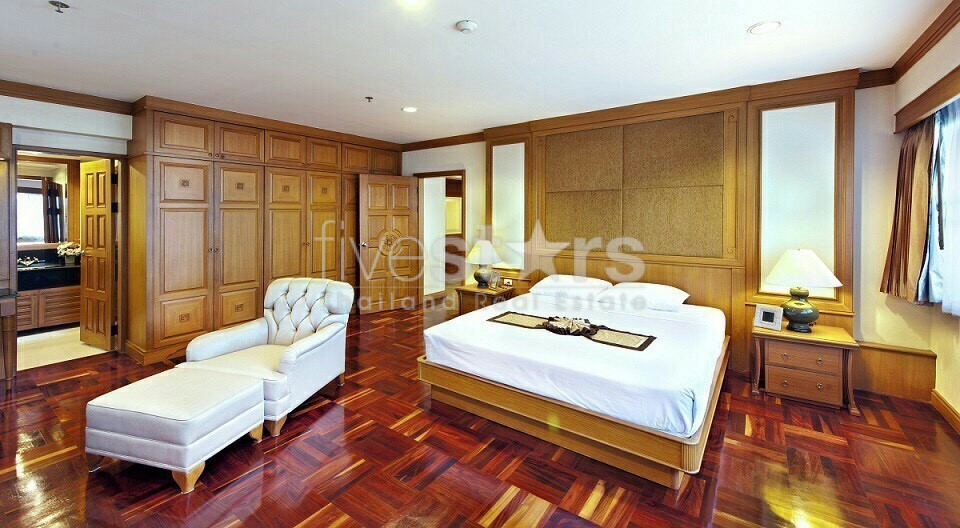 à Bangkok, grand appartement avec 4 chambres quartier Prompong, photo 9