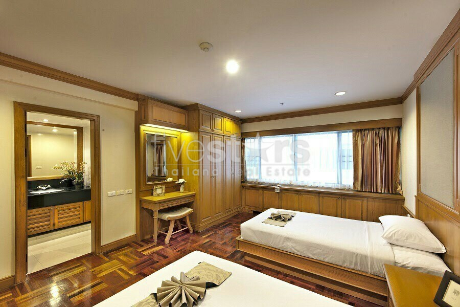 à Bangkok, grand appartement avec 4 chambres quartier Prompong, photo 6