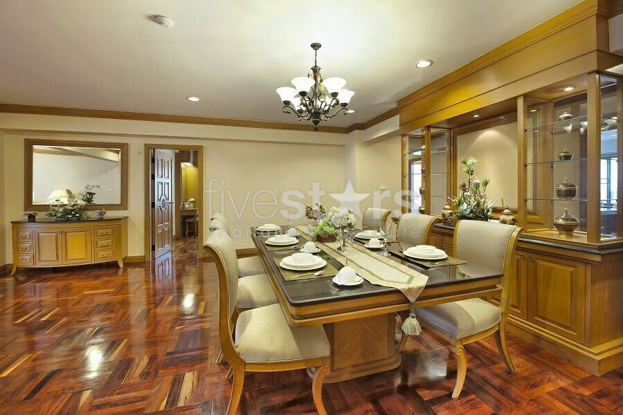 à Bangkok, grand appartement avec 4 chambres quartier Prompong, photo 2