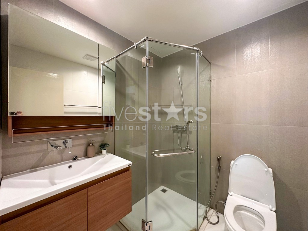 Appartement moderne de 2 chambres à vendre proche BTS Phromphong, photo 19
