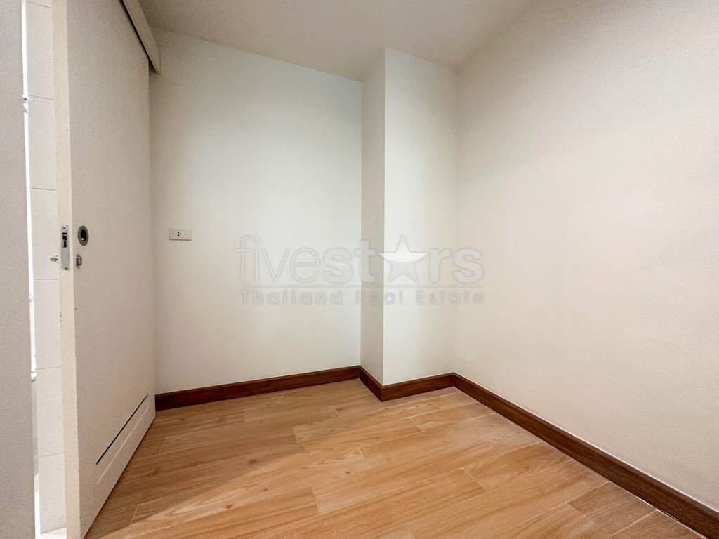 Appartement moderne de 2 chambres à vendre proche BTS Phromphong, photo 14