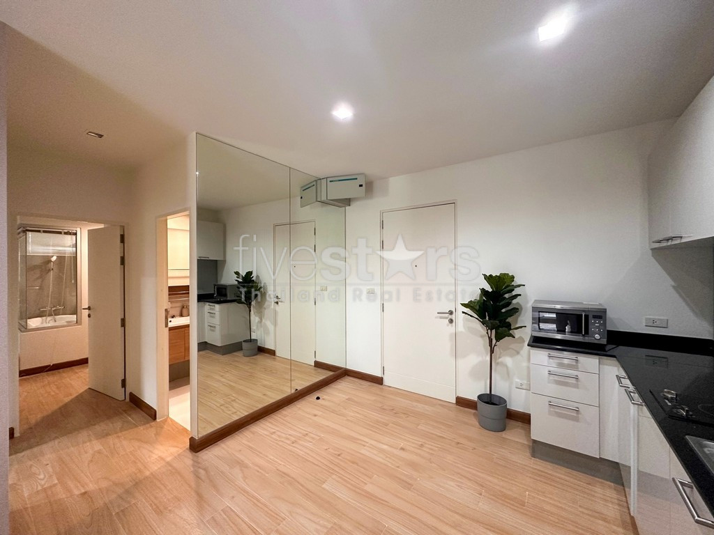 Appartement moderne de 2 chambres à vendre proche BTS Phromphong, photo 9