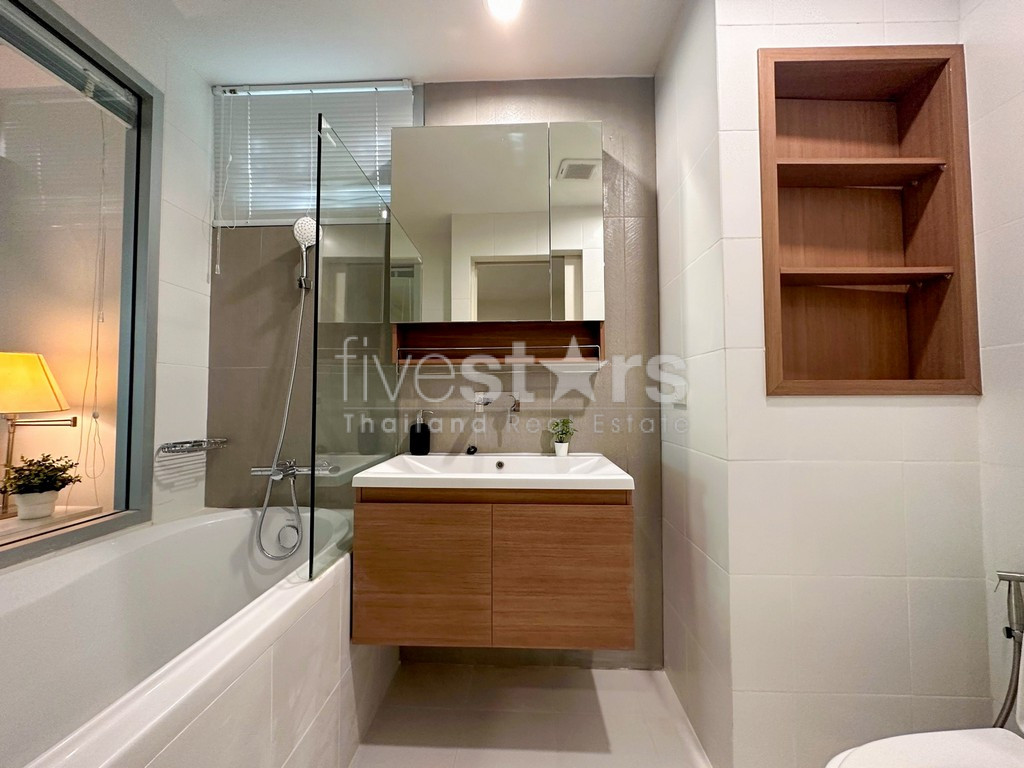 Appartement moderne de 2 chambres à vendre proche BTS Phromphong, photo 16
