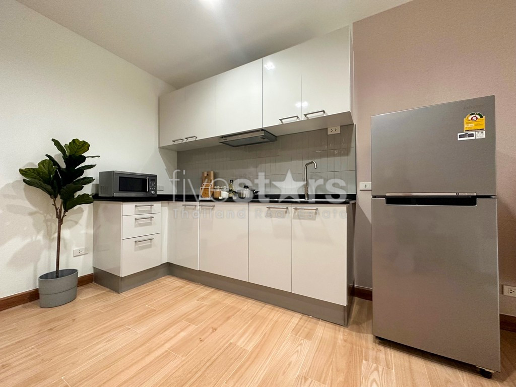 Appartement moderne de 2 chambres à vendre proche BTS Phromphong, photo 8