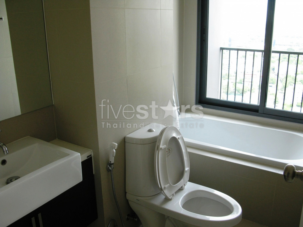Condo de 3 chambres en étage élevé à vendre près du BTS Thonglor, photo 11